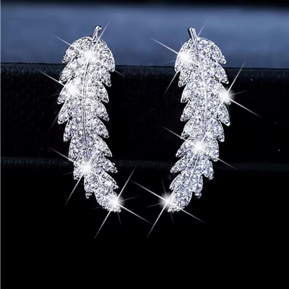 Elegant Feather / Leaf Shaped Earrings Silver Full of Shiny Crystals Stud E21
